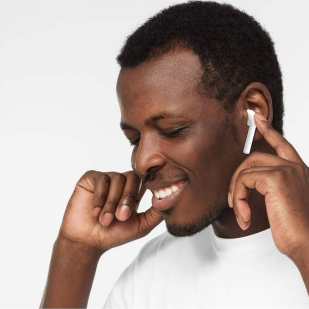 NEW - Tzumi SoundMates Wireless Earbuds - White